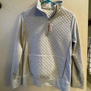 Quilted sweater 1/4 zip with a kangaroo pocket